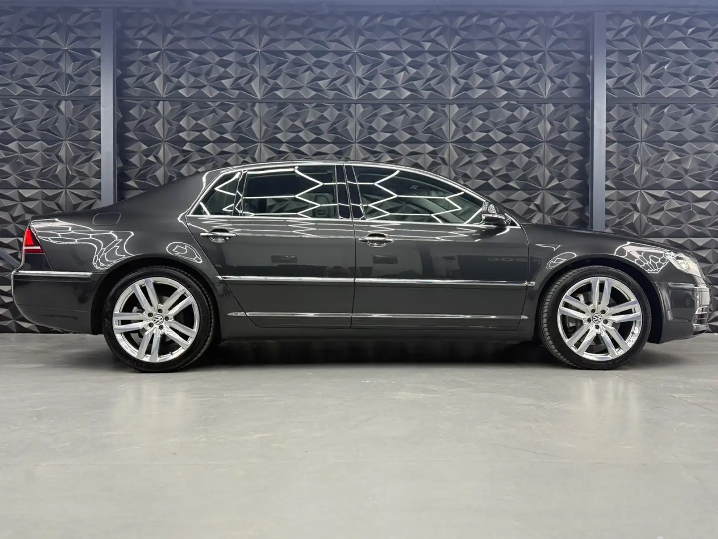 Vehicle image, number 16