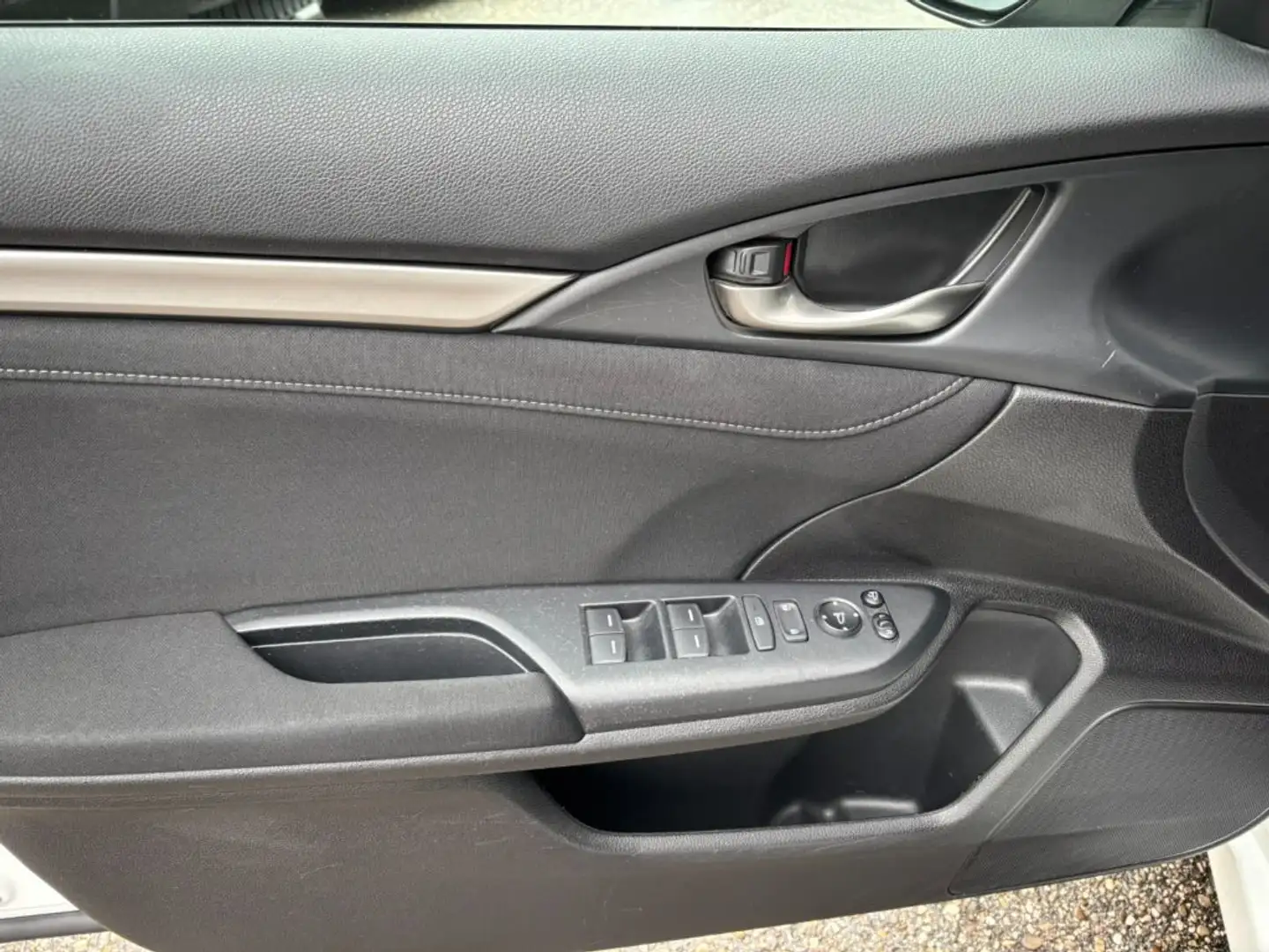 Vehicle image, number 6