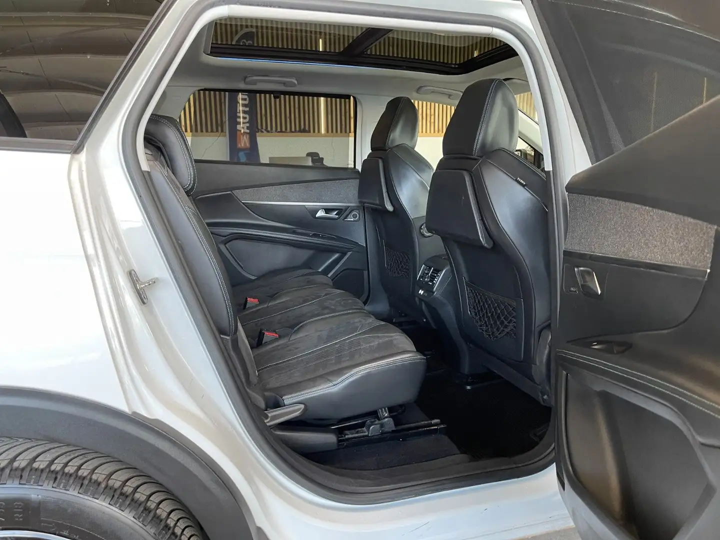 Vehicle image, number 11
