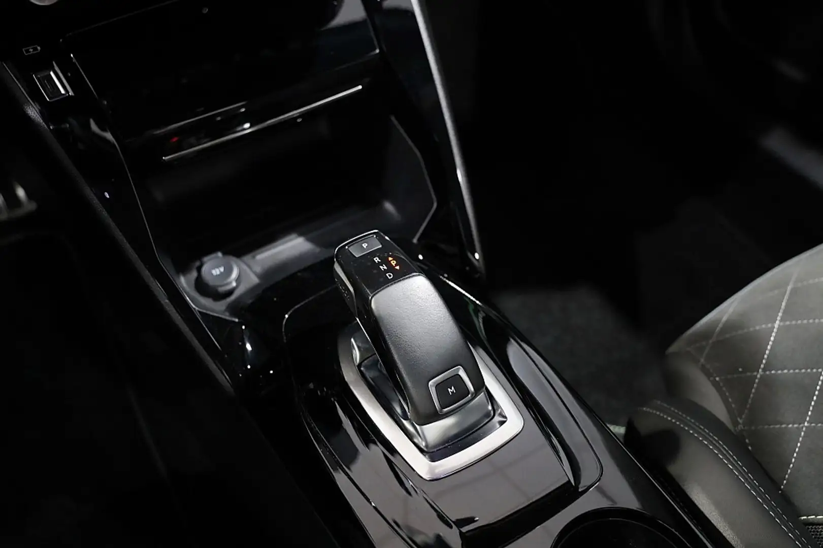 Vehicle image, number 16