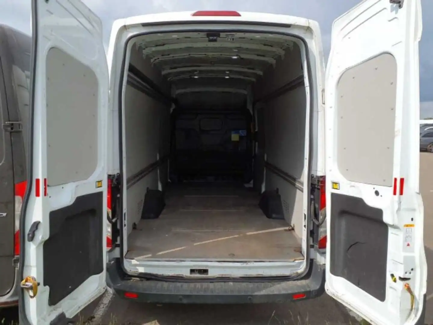 Vehicle image, number 6