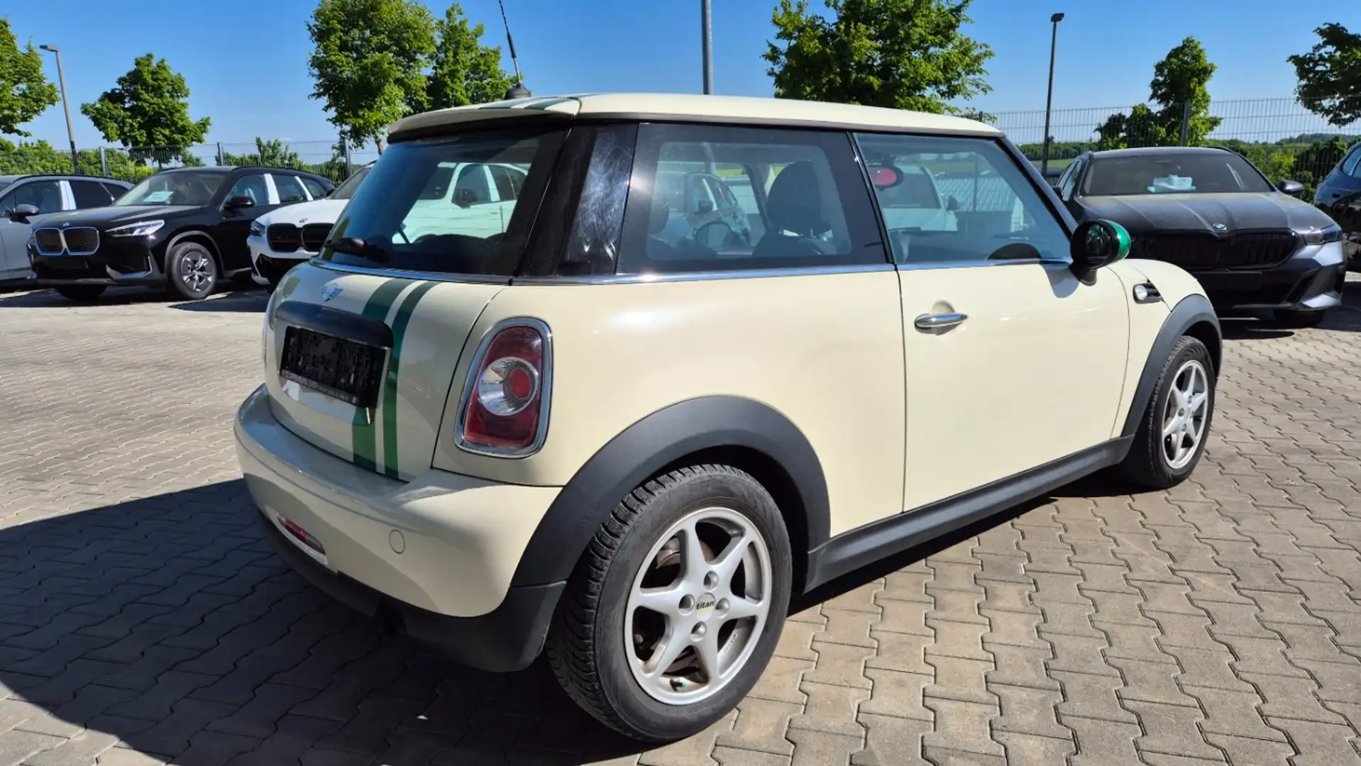 Vehicle image, number 3