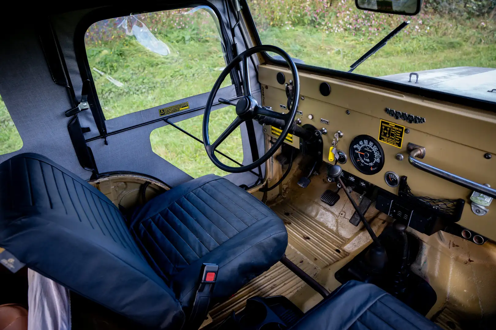 Vehicle image, number 12