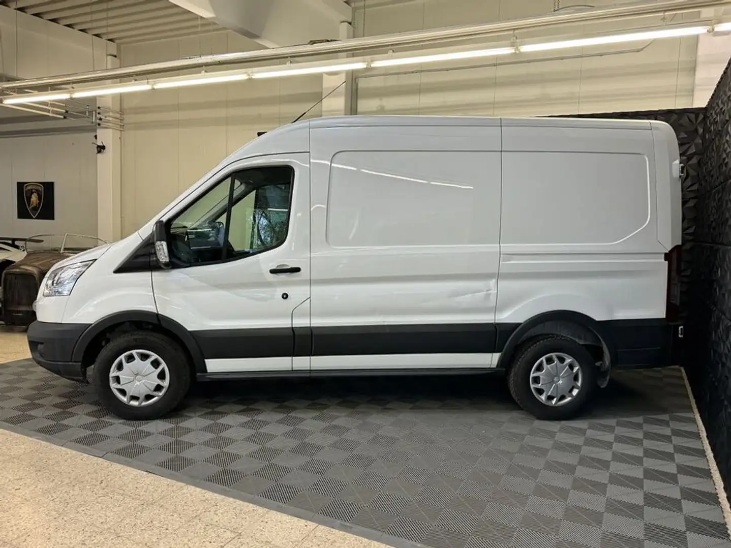 Vehicle image, number 5