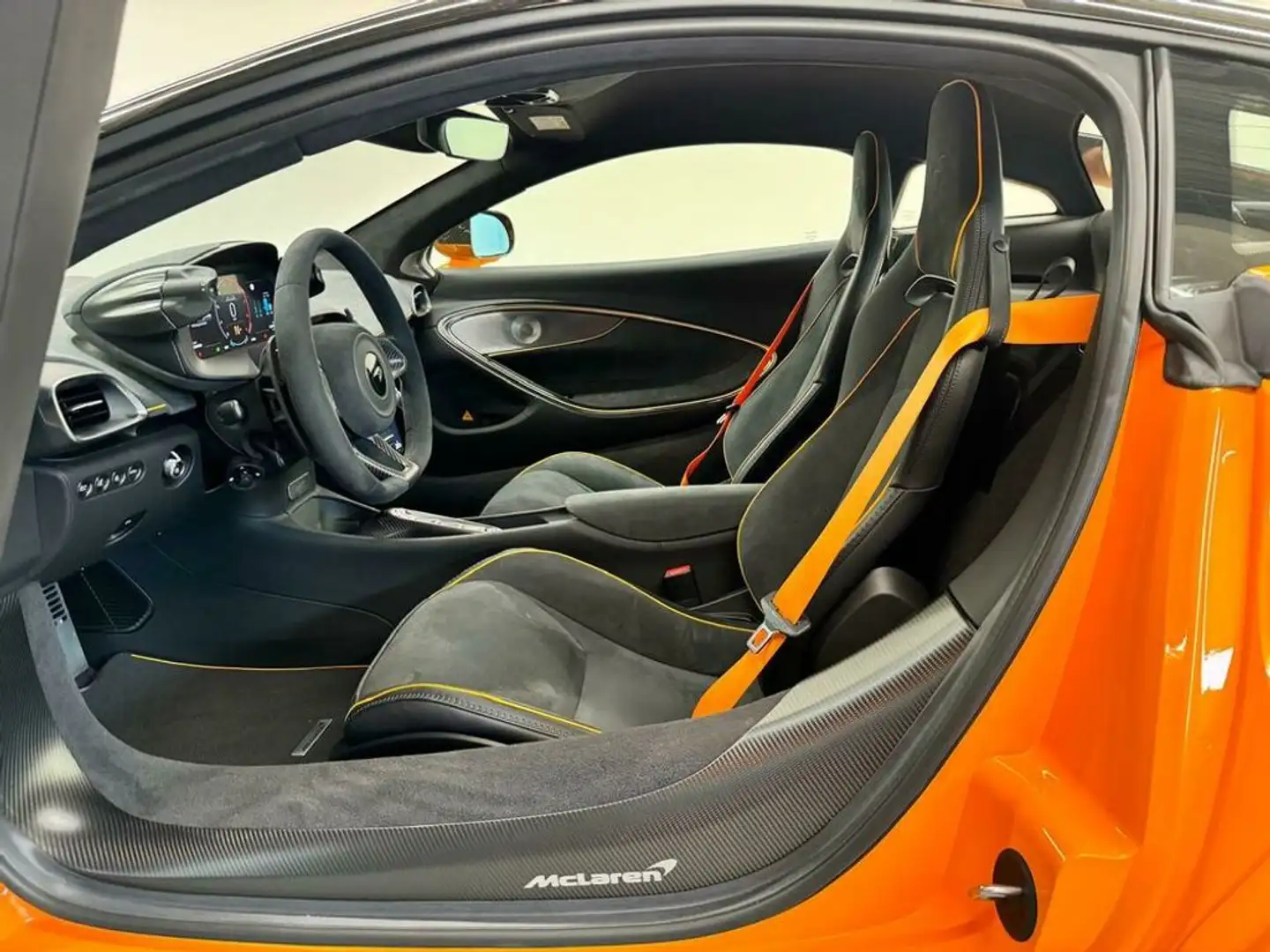 Vehicle image, number 8