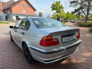 Vehicle image thumbnail, number 3