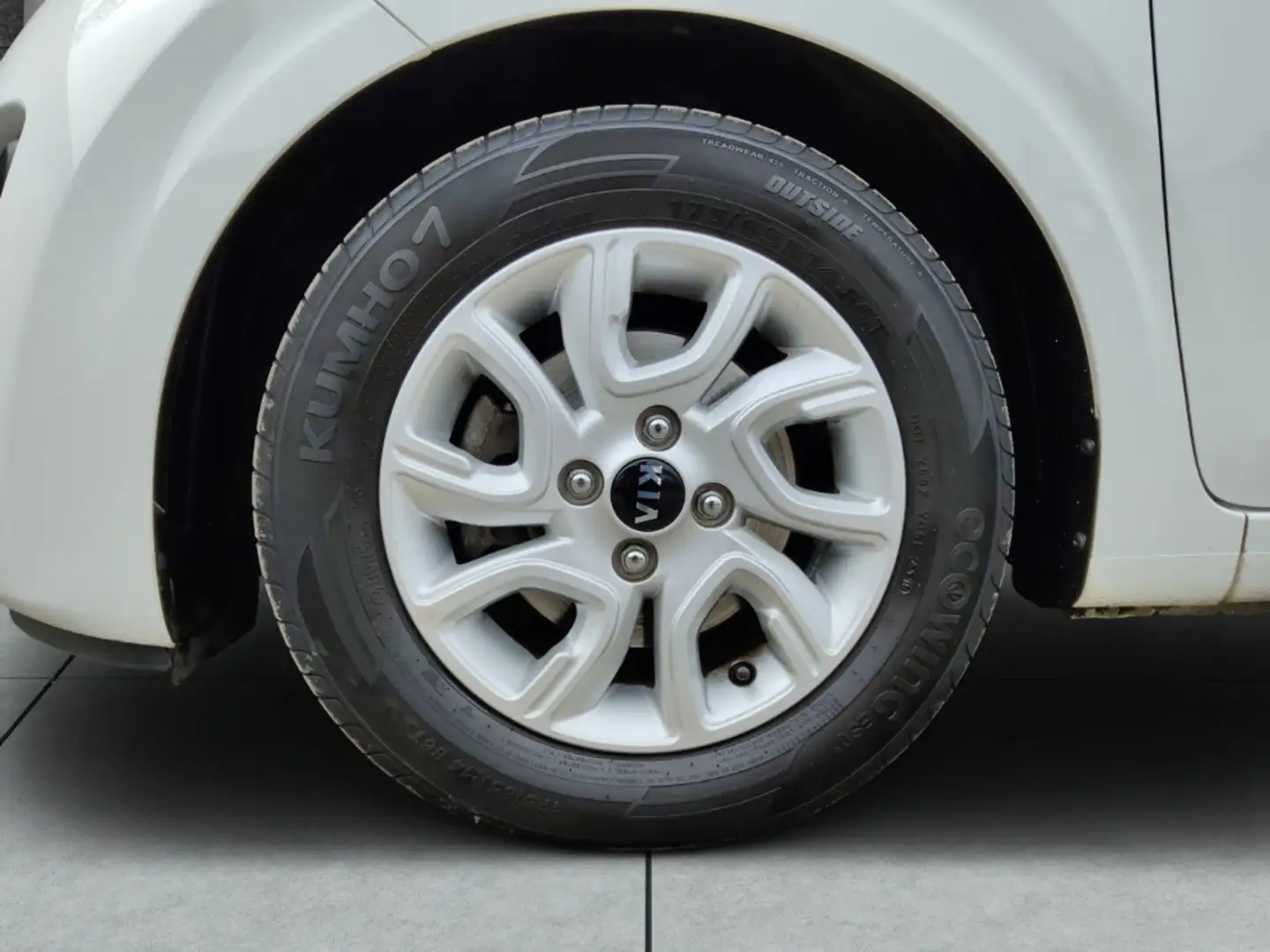 Vehicle image, number 4