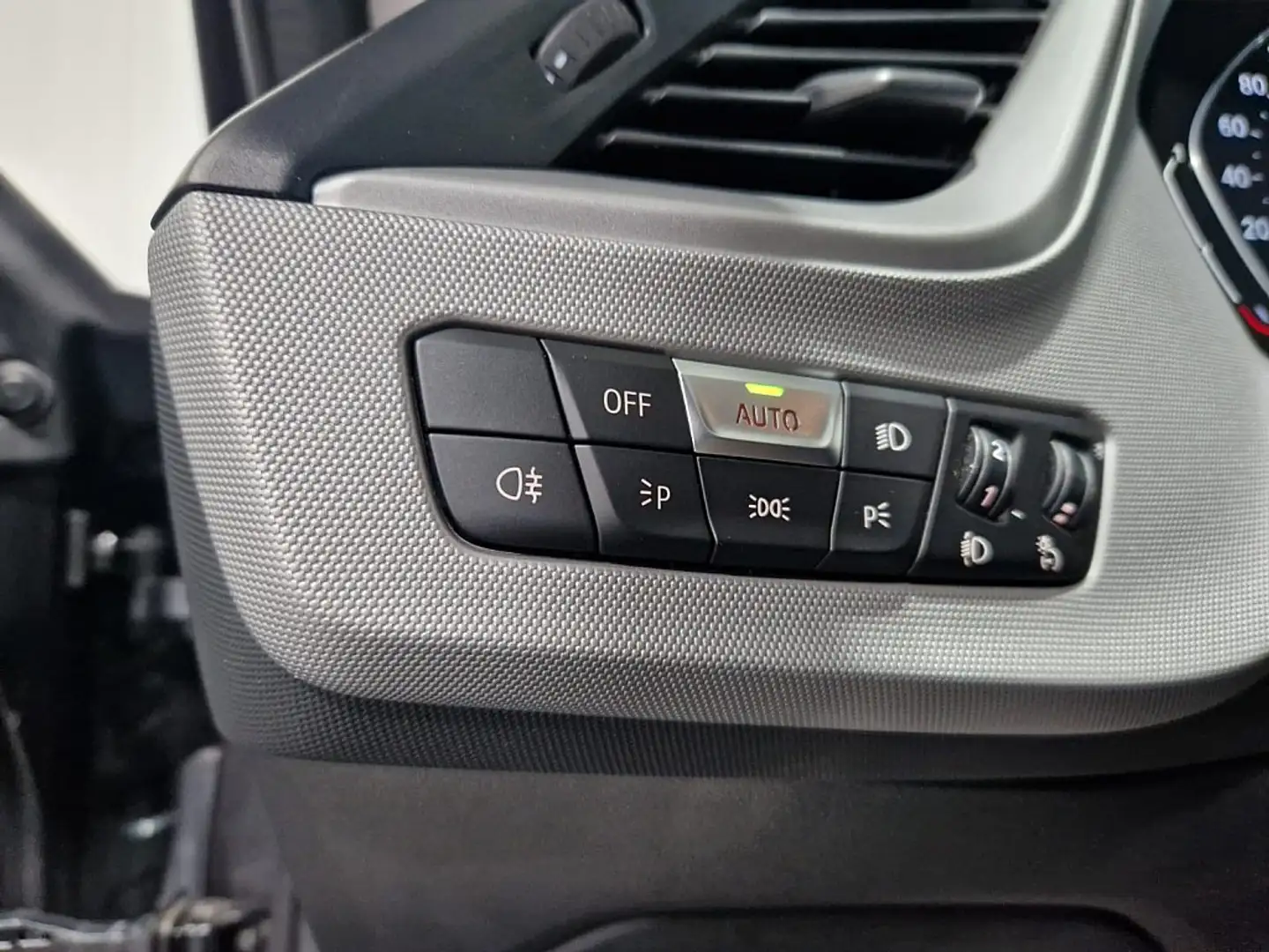Vehicle image, number 19