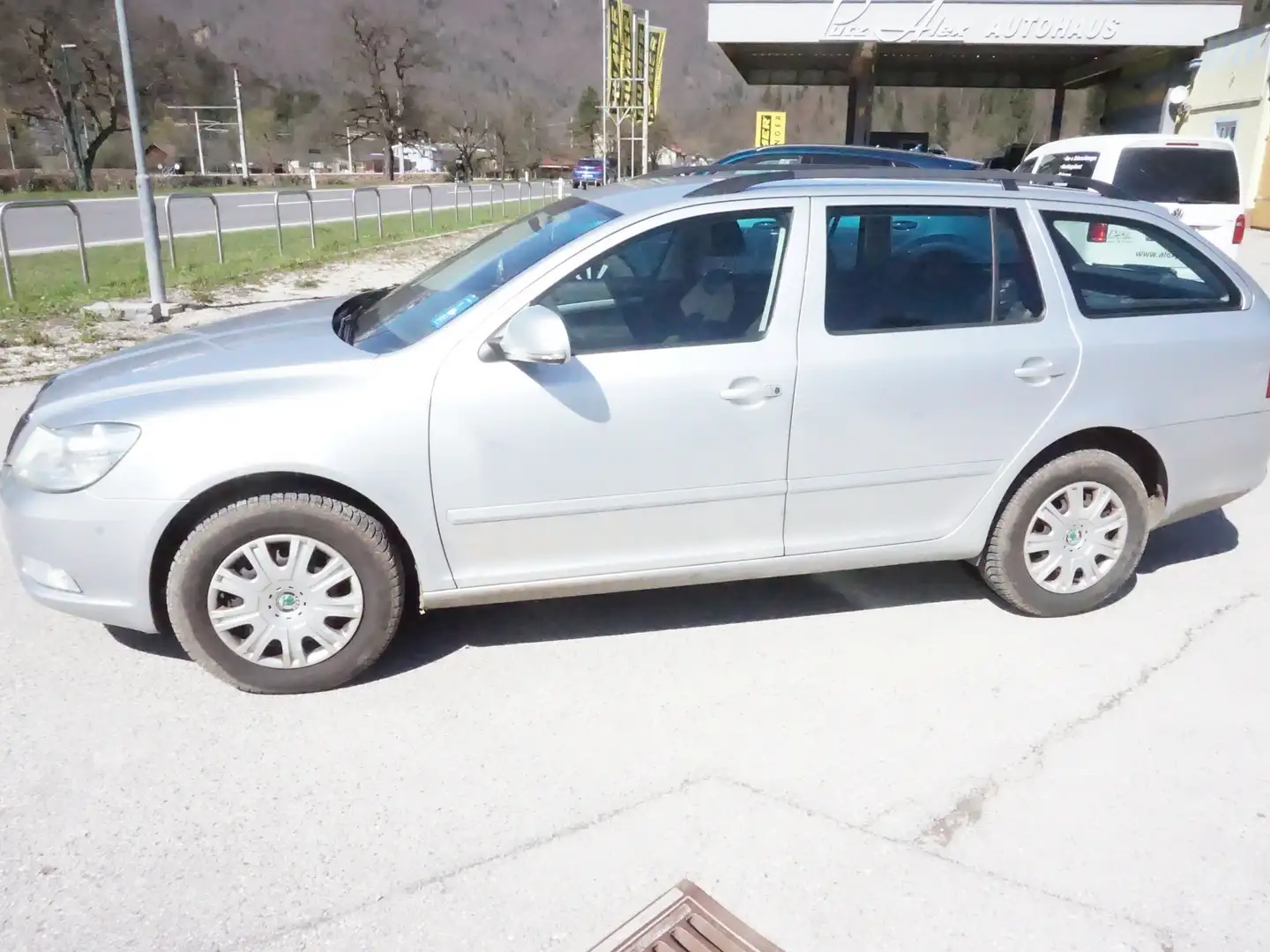 Vehicle image, number 4