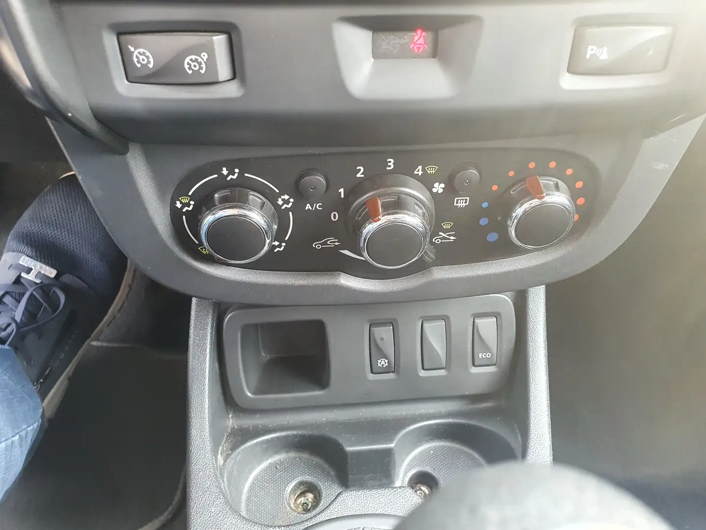 Vehicle image, number 12