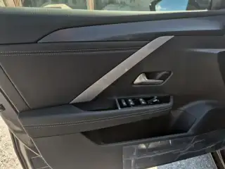 Vehicle image thumbnail, number 12