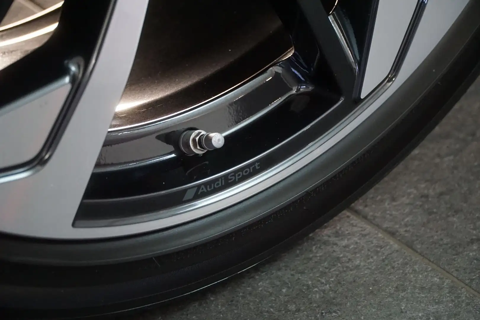 Vehicle image, number 6