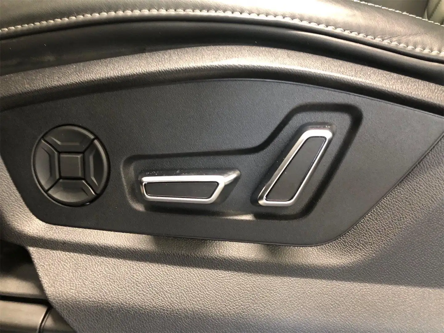 Vehicle image, number 6