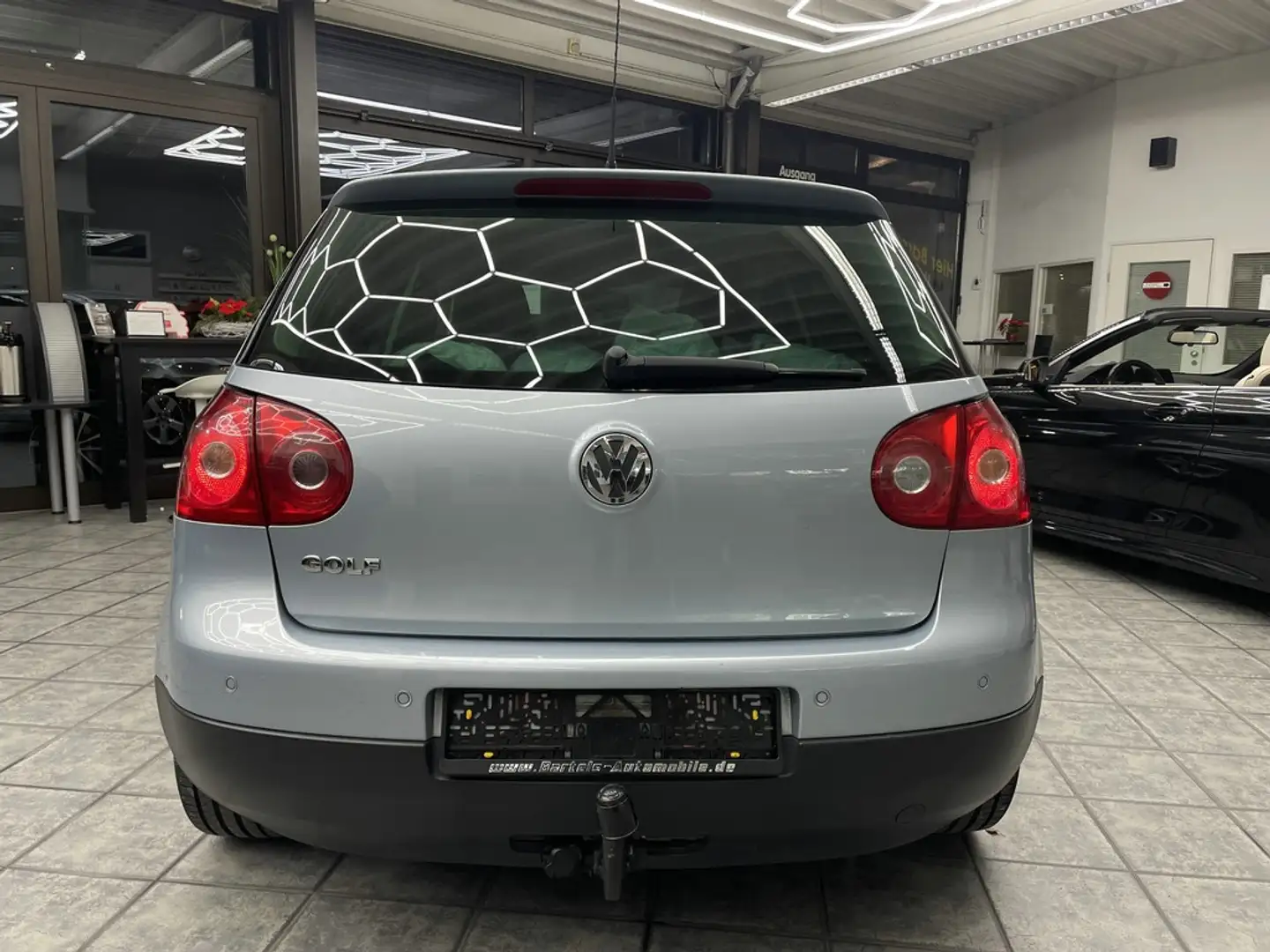 Vehicle image, number 3