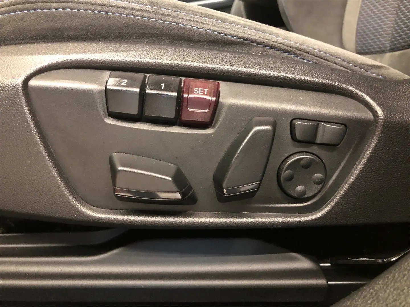 Vehicle image, number 6