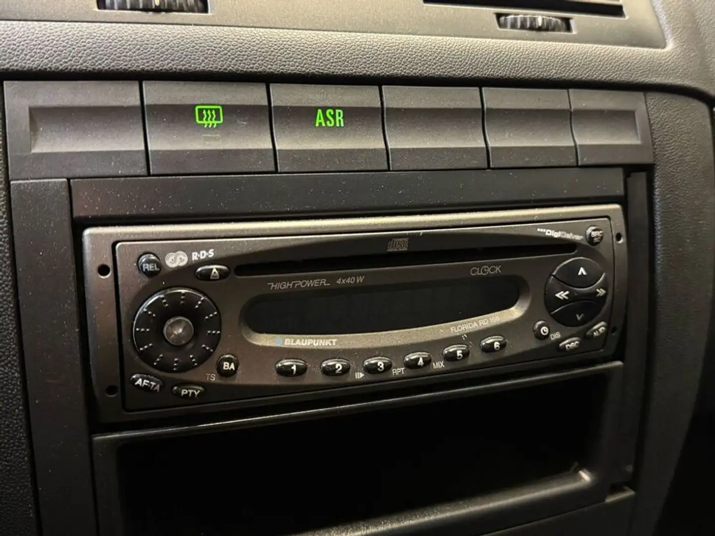 Vehicle image, number 13