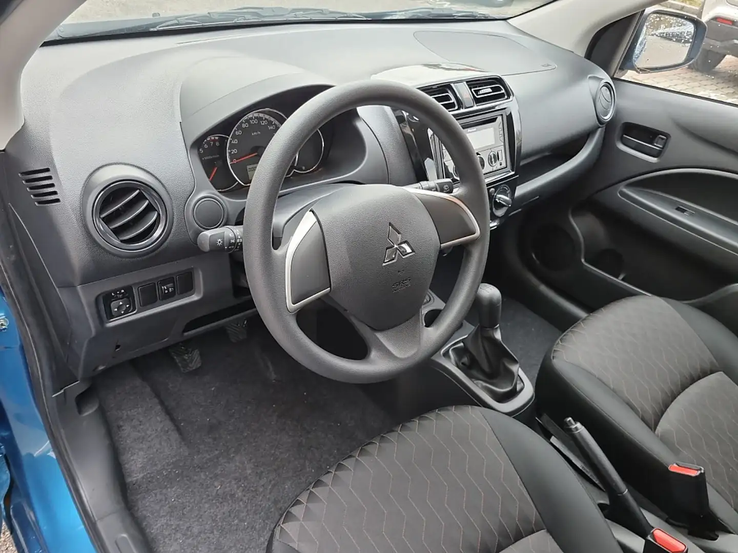 Vehicle image, number 10