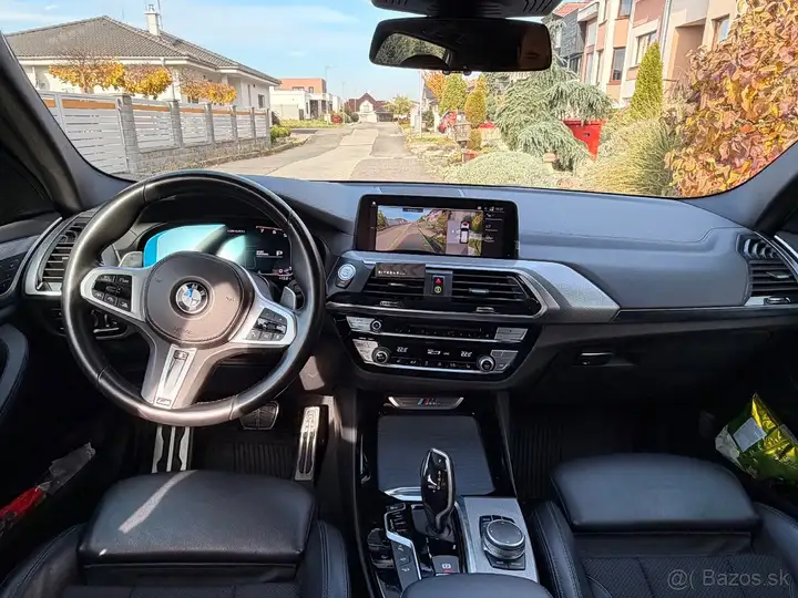 Additional image of the vehicle