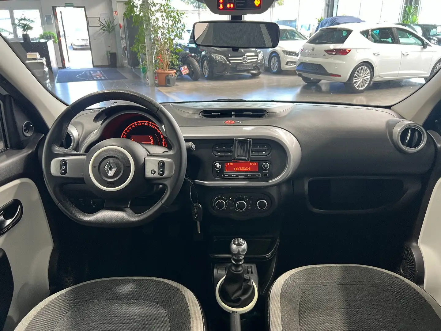 Vehicle image, number 15