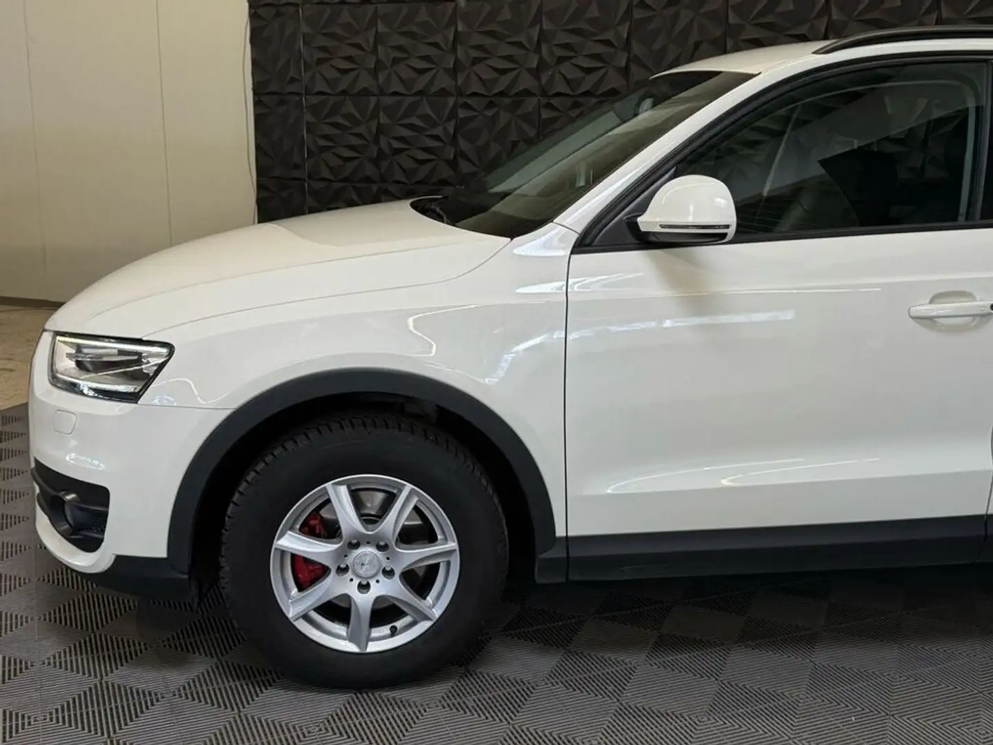 Vehicle image, number 8