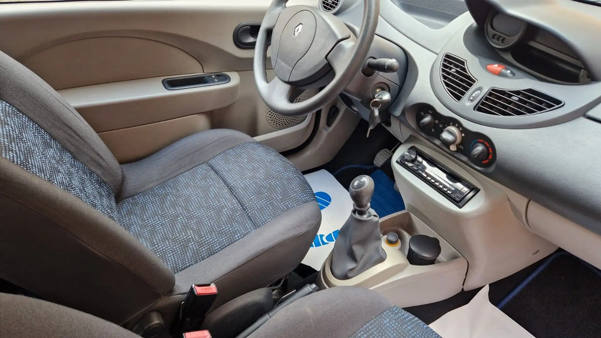 Vehicle image, number 9