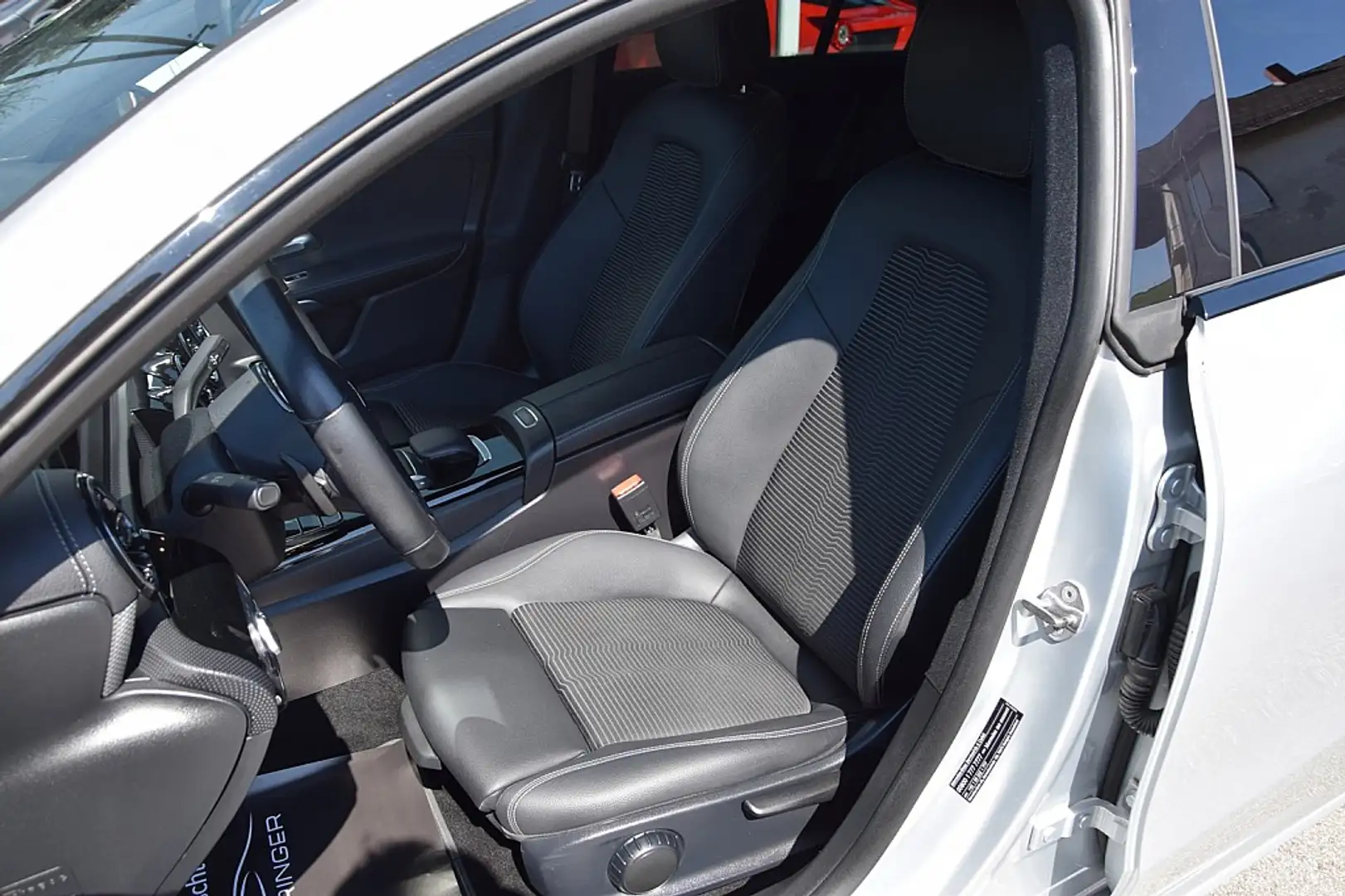 Vehicle image, number 9