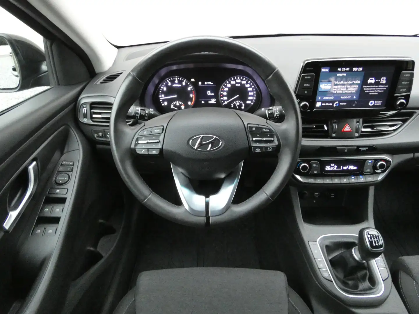 Vehicle image, number 12