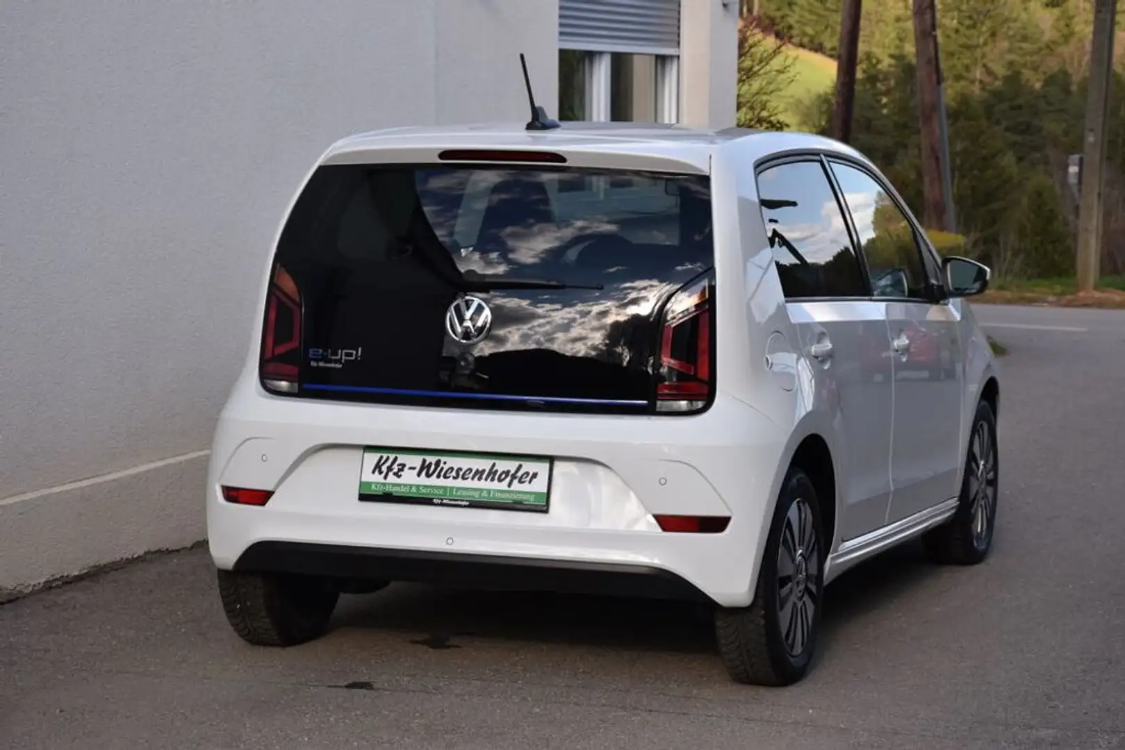 Vehicle image, number 4