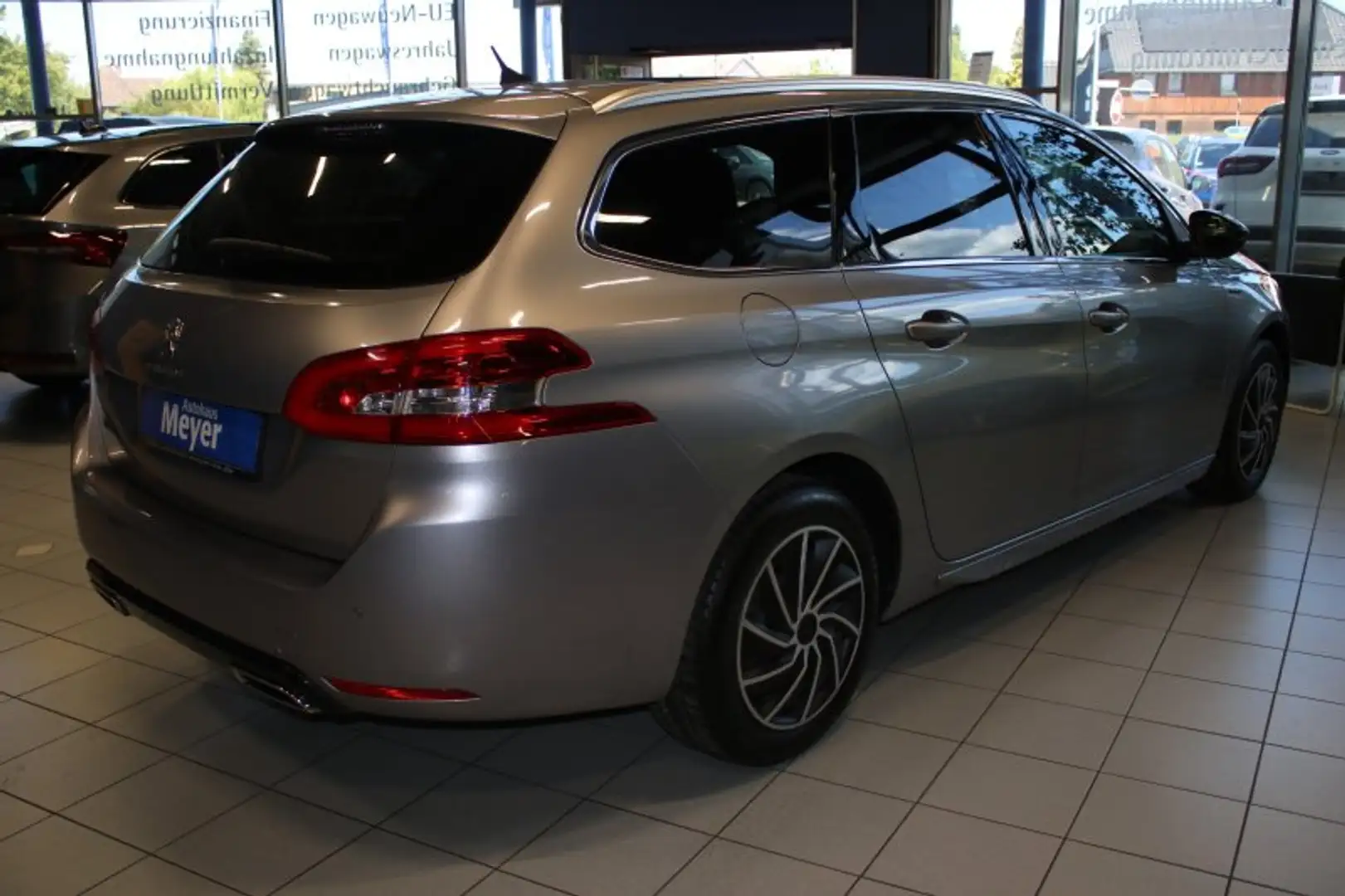 Vehicle image, number 4