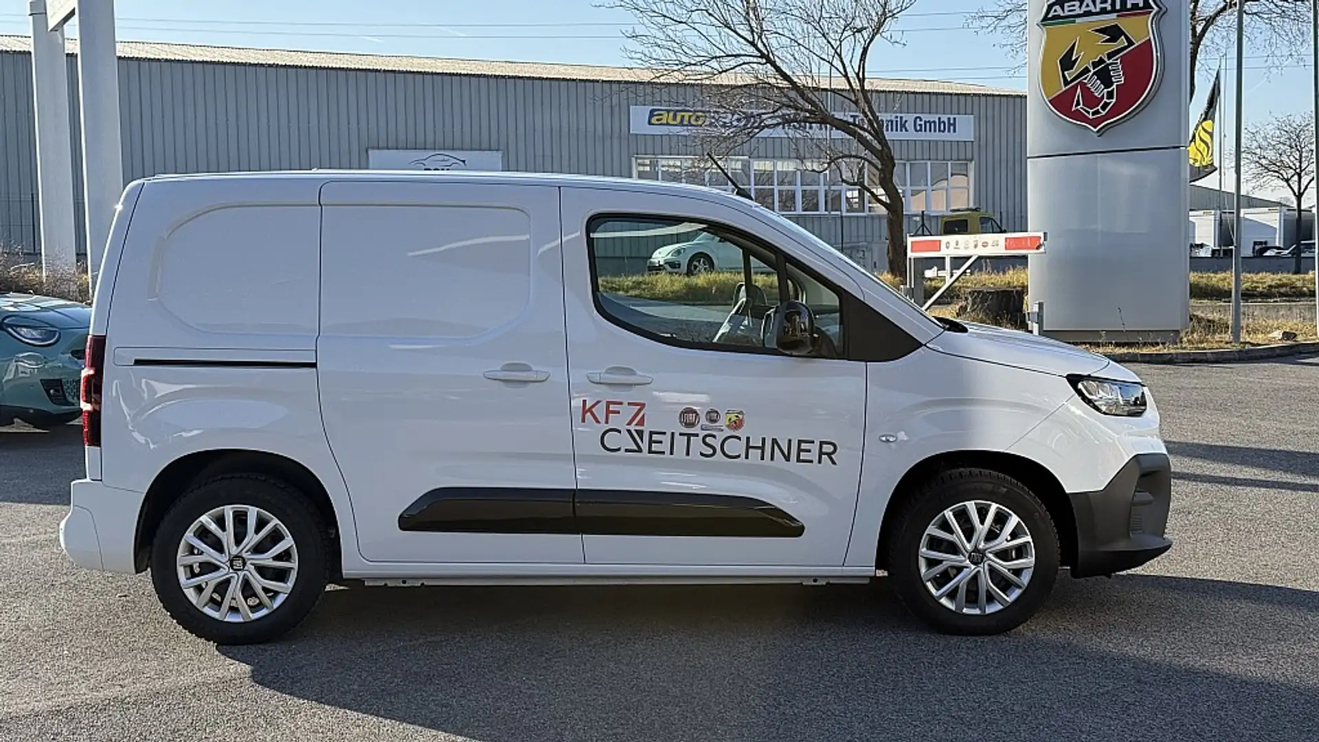 Vehicle image, number 8
