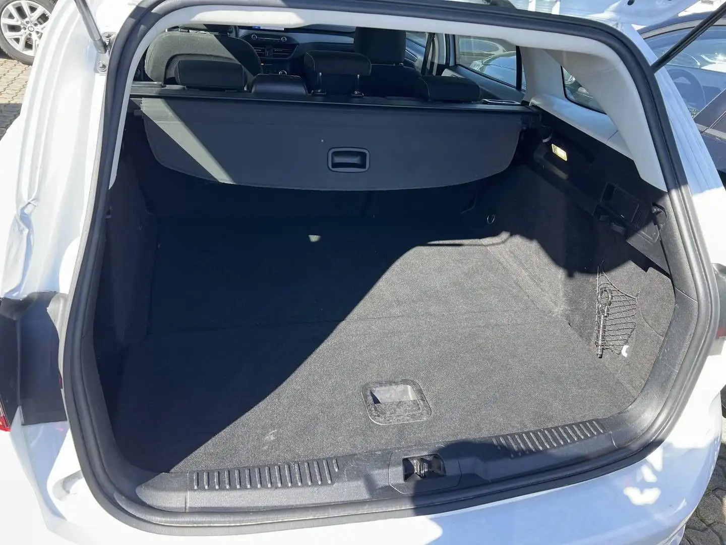 Vehicle image, number 8