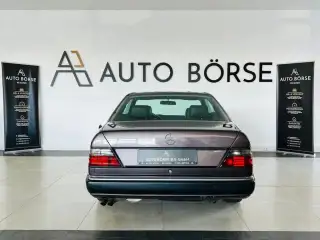 Vehicle image thumbnail, number 4