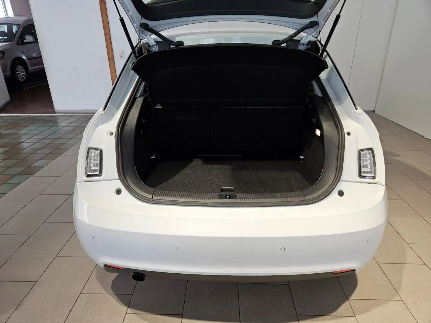Vehicle image, number 14