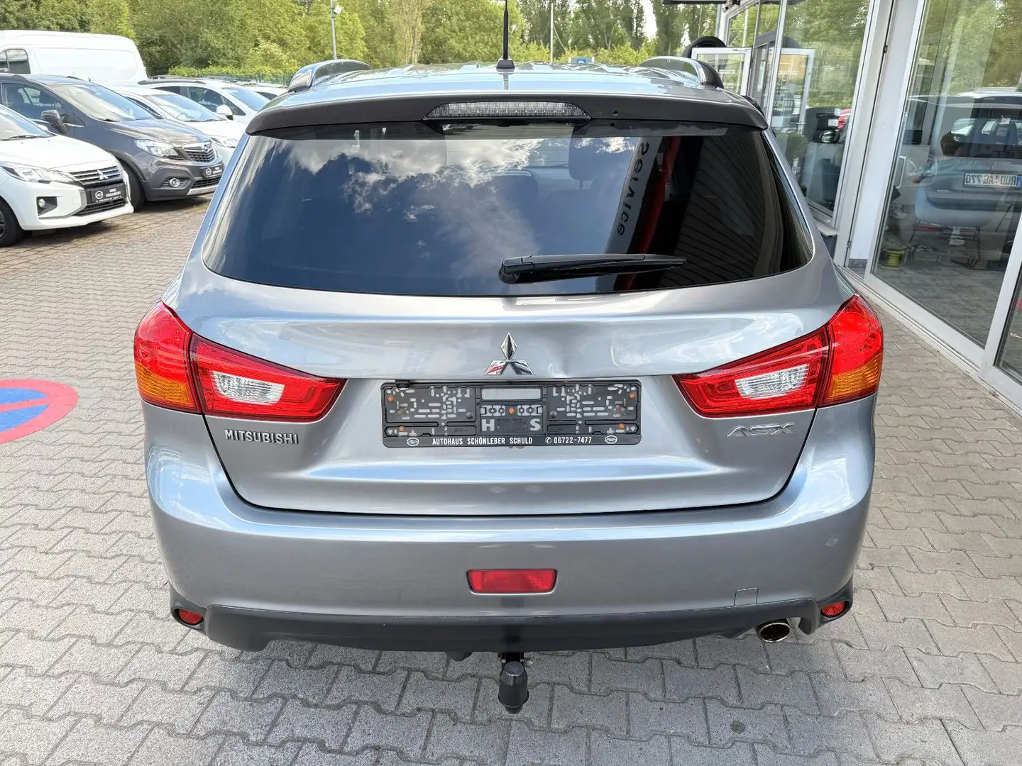 Vehicle image, number 6