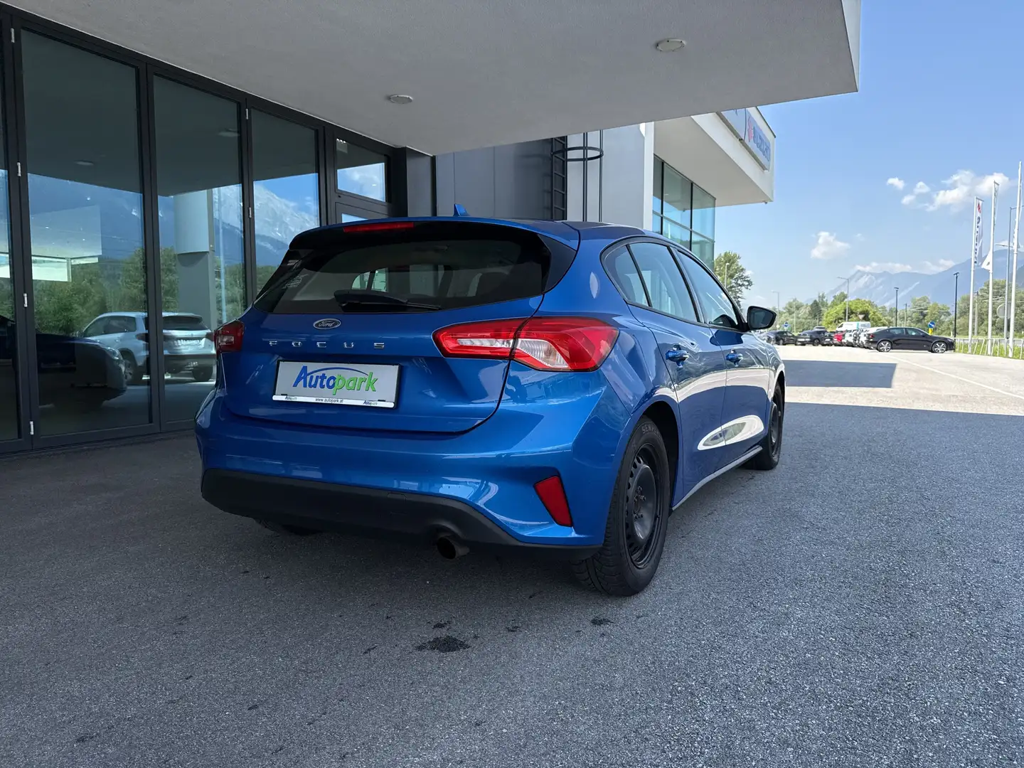 Vehicle image, number 8