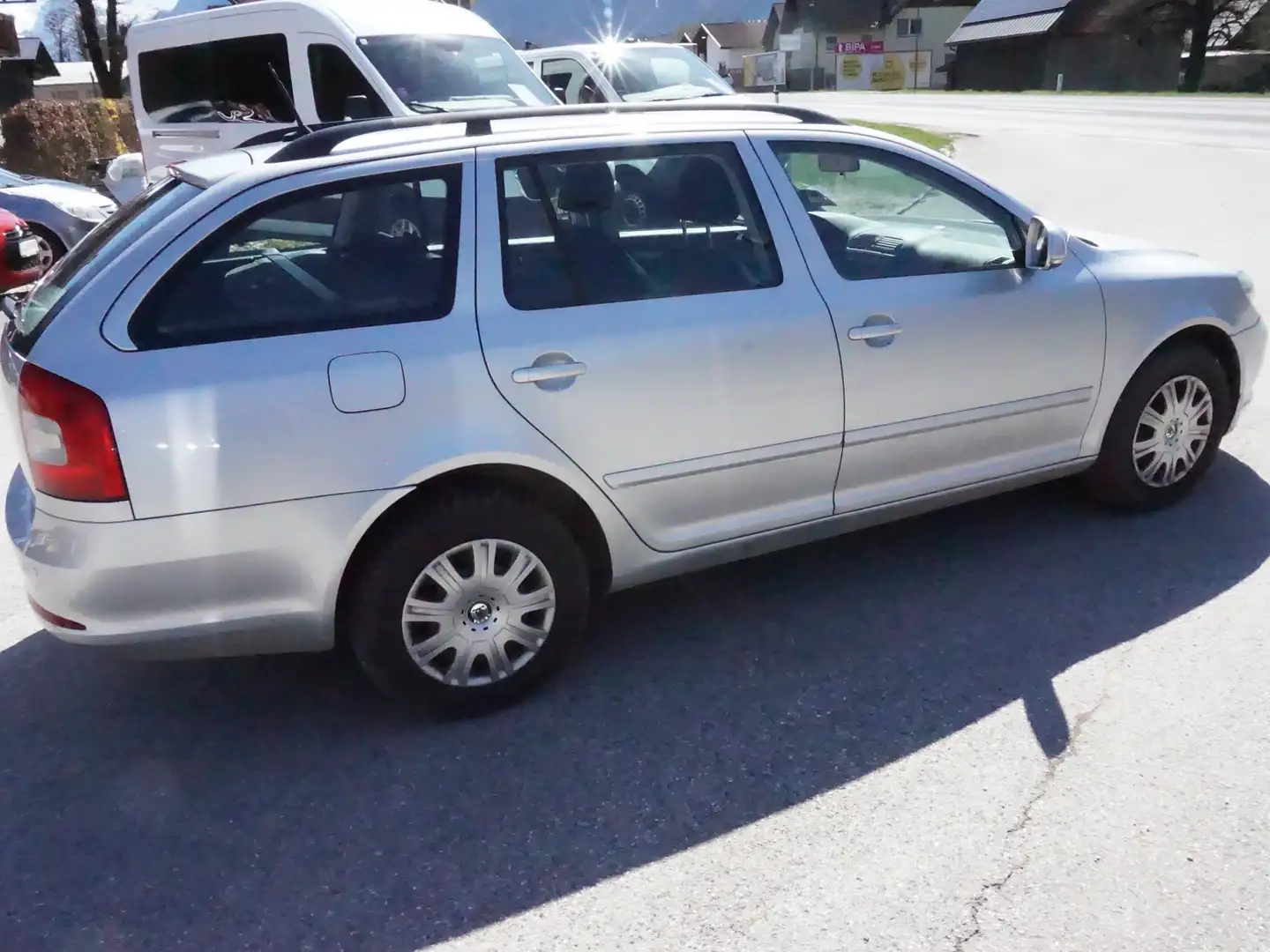 Vehicle image, number 11