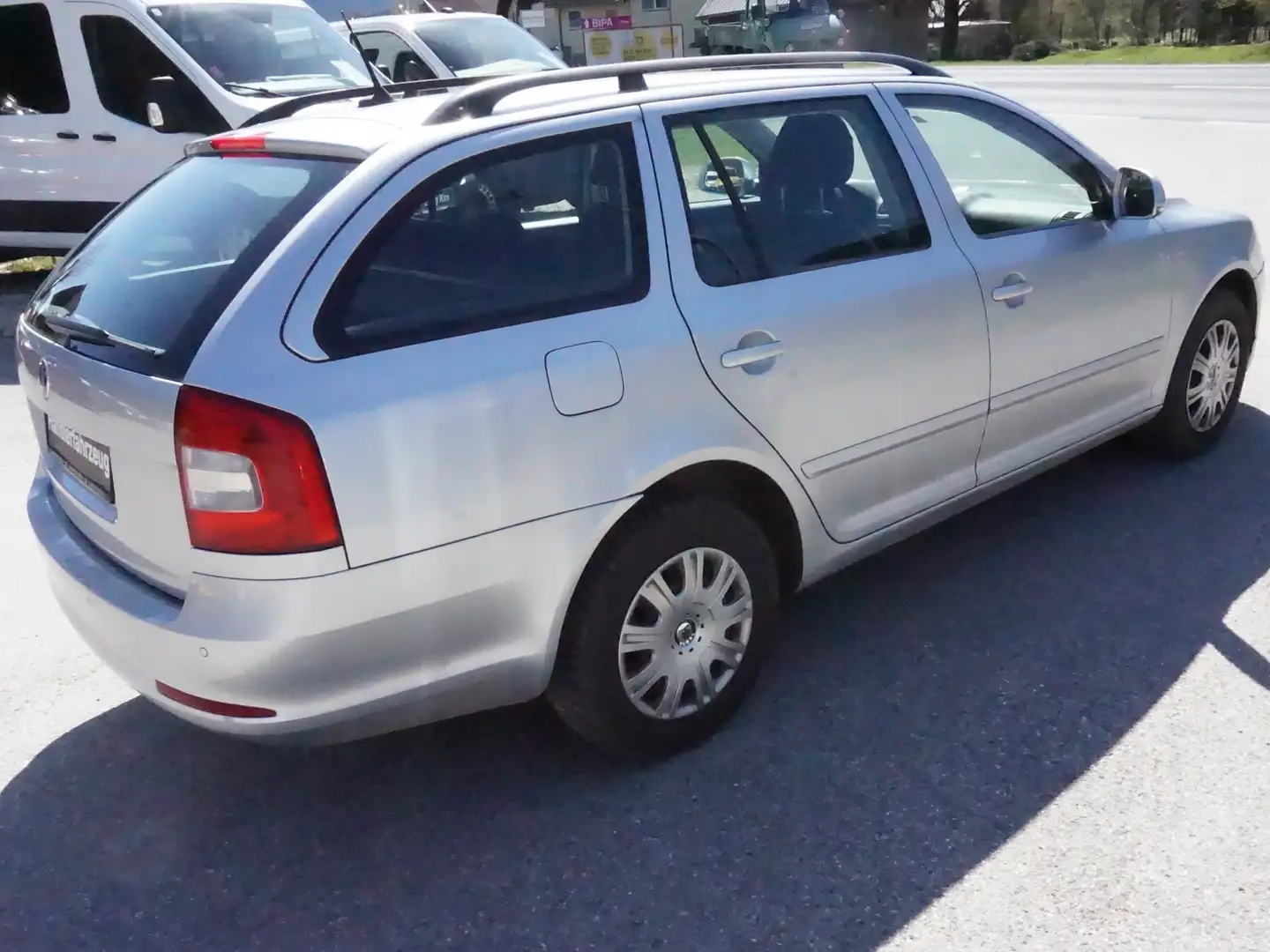 Vehicle image, number 10