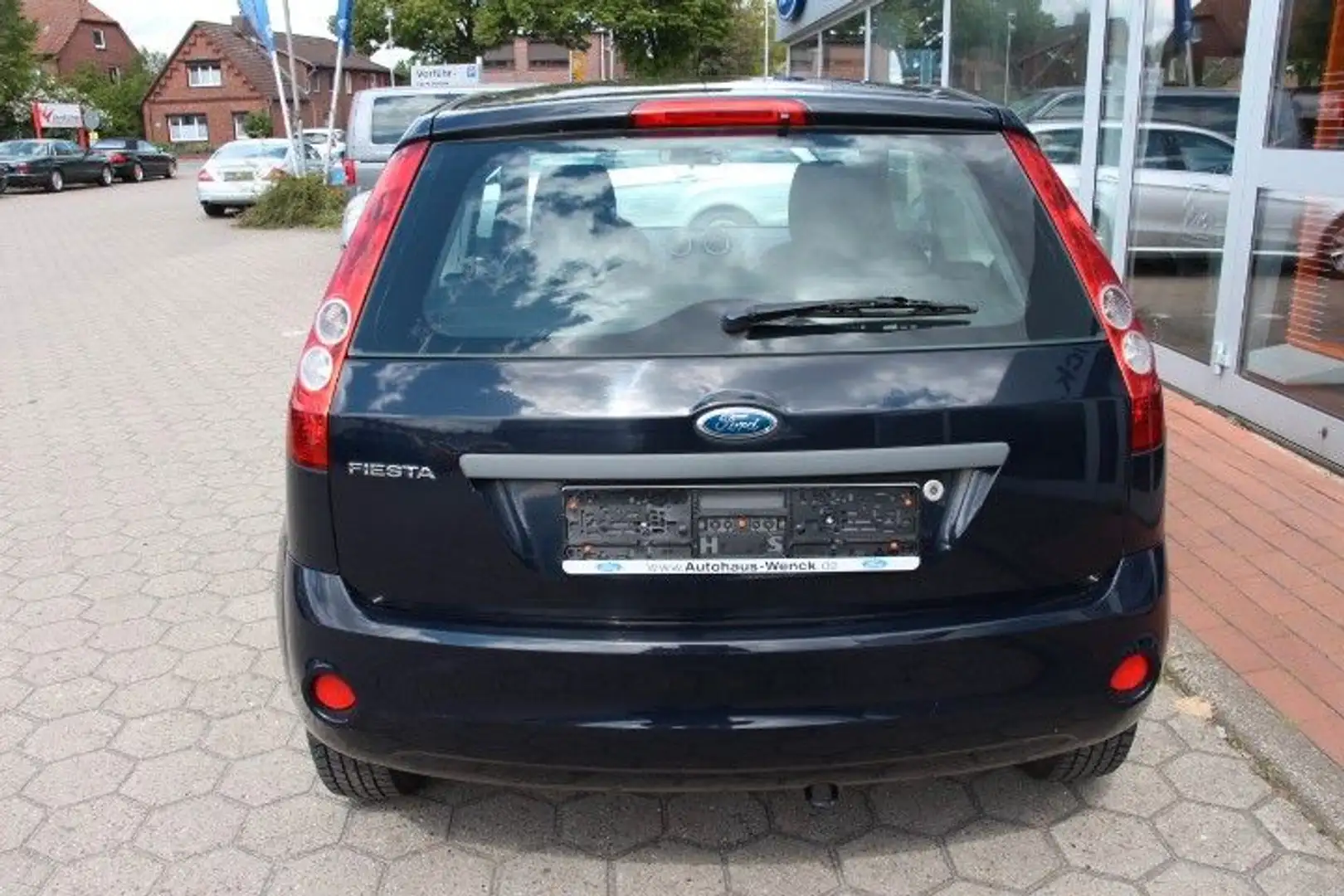Vehicle image, number 6