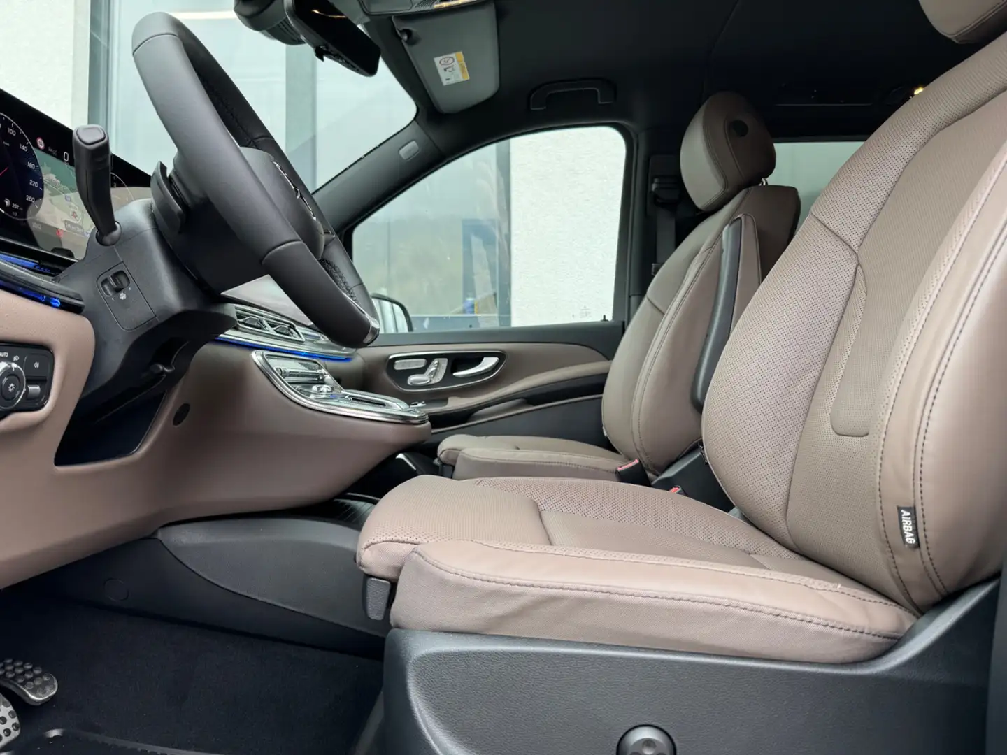 Vehicle image, number 8