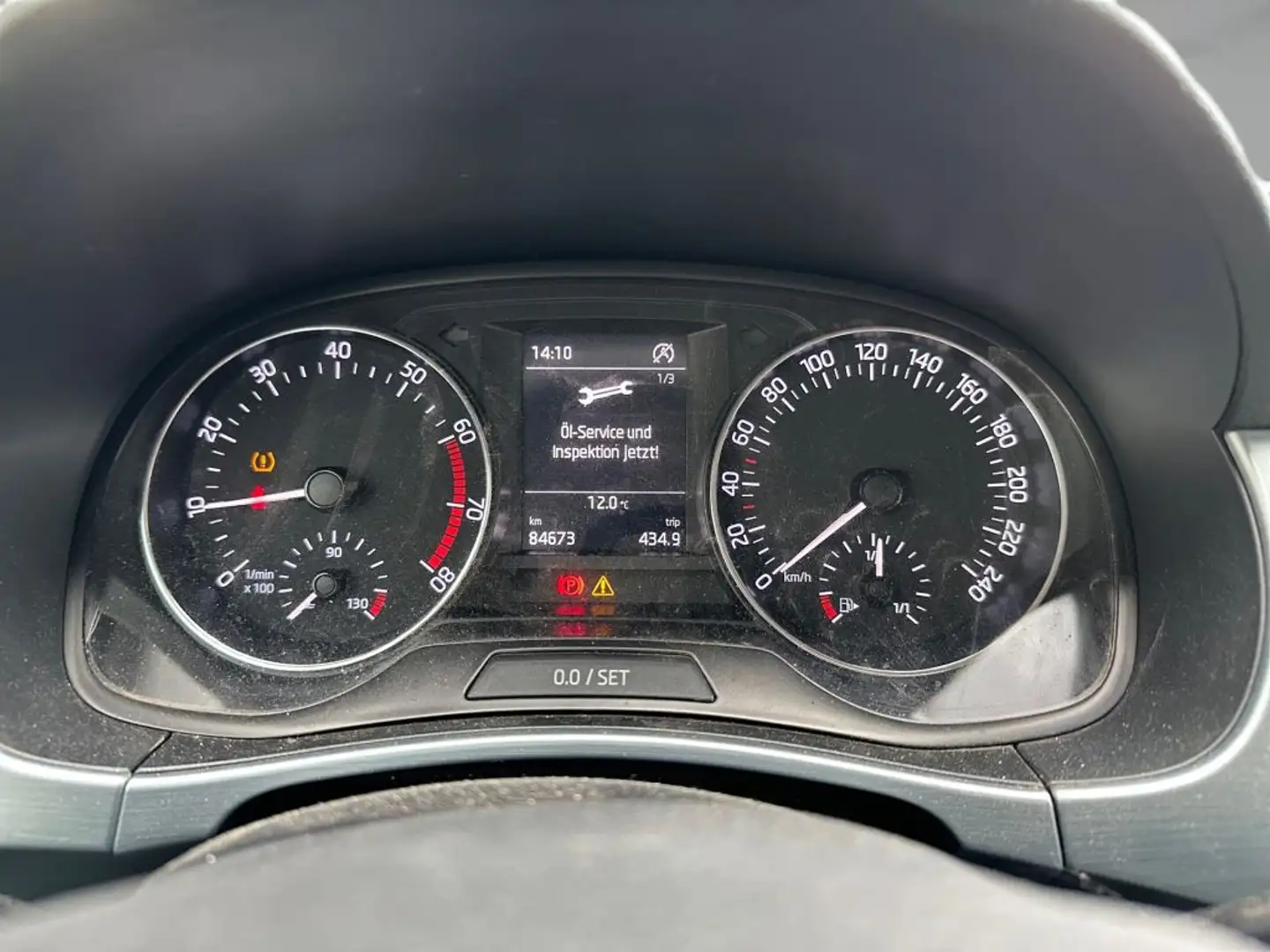 Vehicle image, number 12