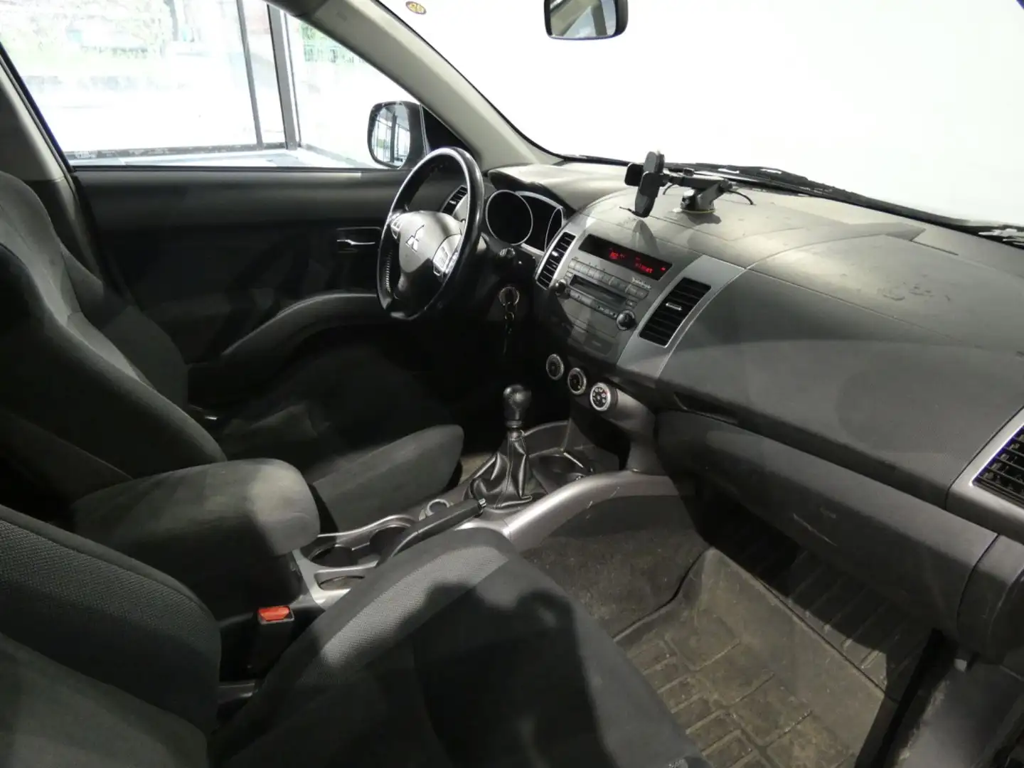 Vehicle image, number 12