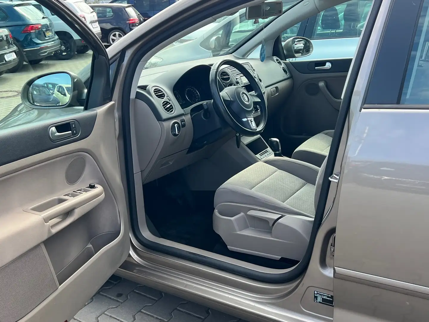Vehicle image, number 9