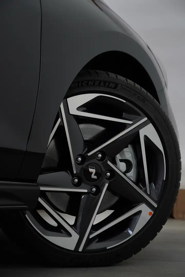 Vehicle image, number 9