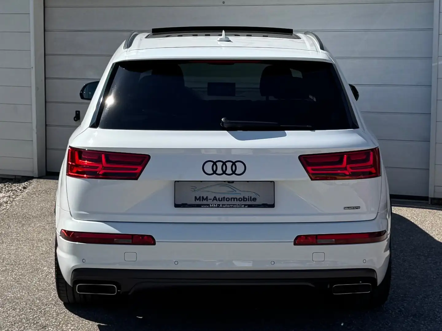 Vehicle image, number 4