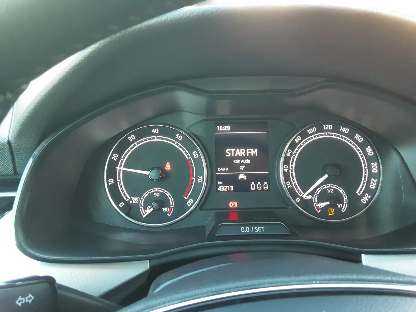 Vehicle image, number 6
