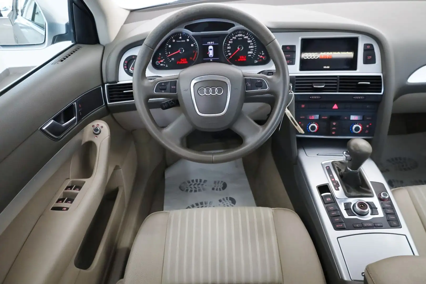 Vehicle image, number 10