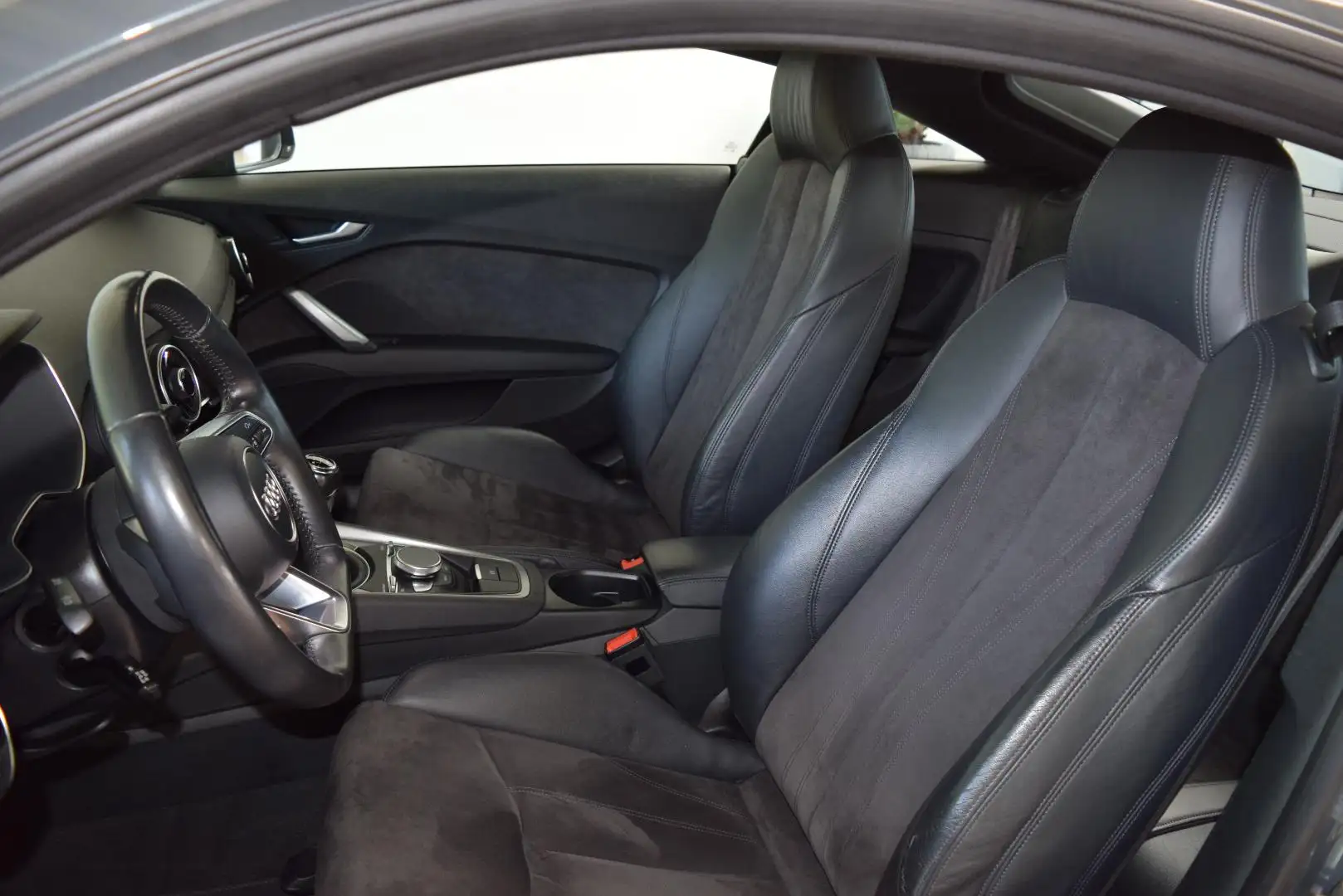 Vehicle image, number 9