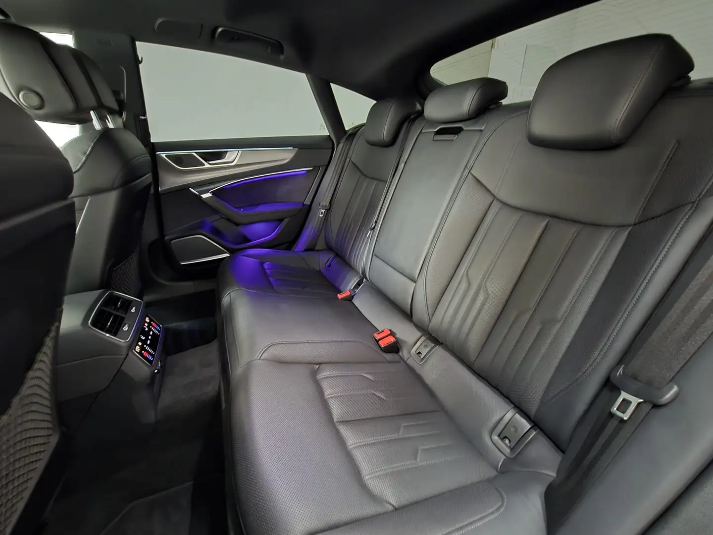 Vehicle image, number 9