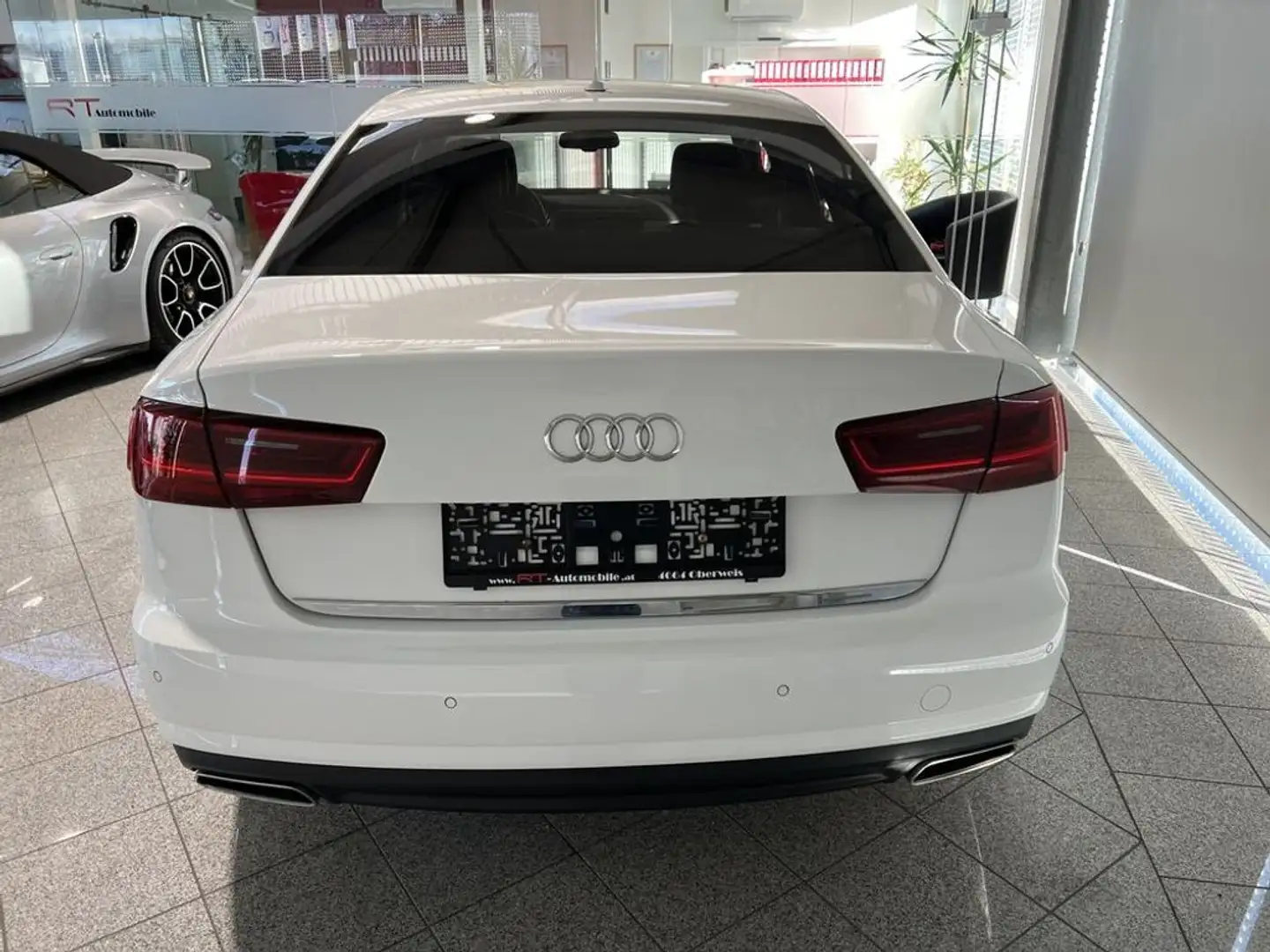 Vehicle image, number 4