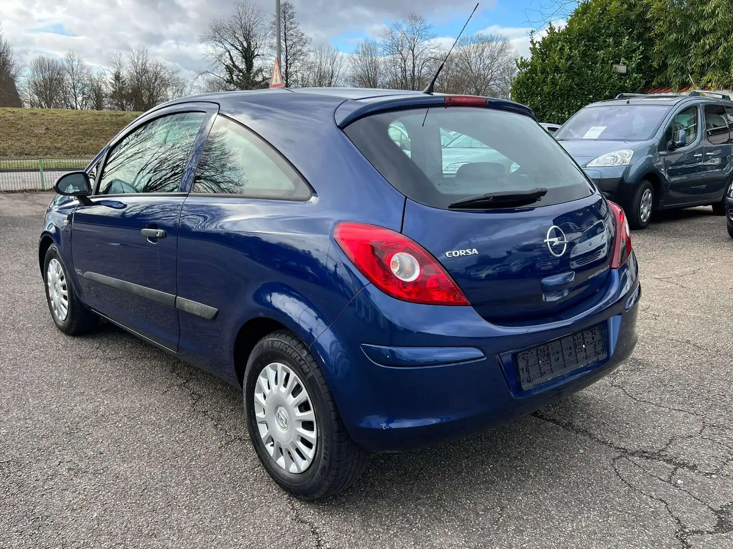 Vehicle image, number 6